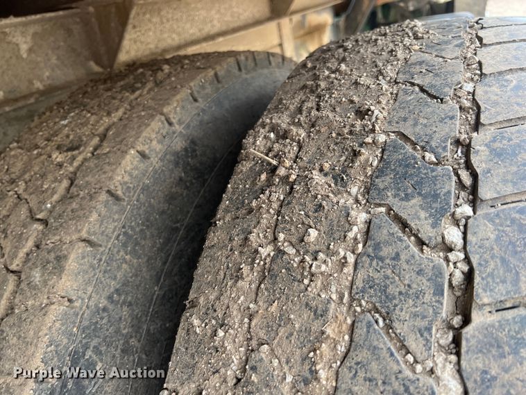 image for item KR9534 1993 Ford L9000  dump truck