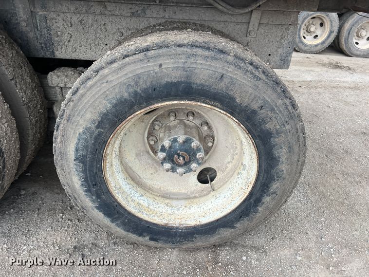 image for item KR9534 1993 Ford L9000  dump truck