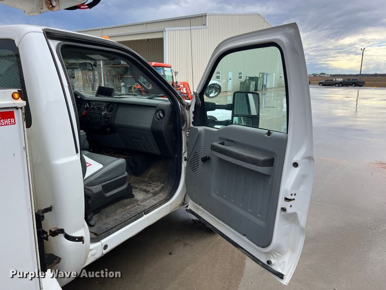 image for item KR9566 2016 Ford F550 Super Duty  bucket truck