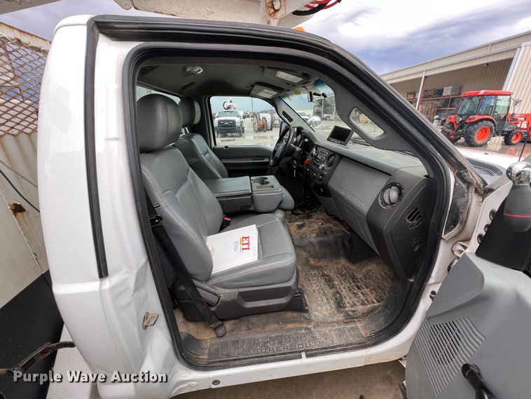 image for item KR9566 2016 Ford F550 Super Duty  bucket truck
