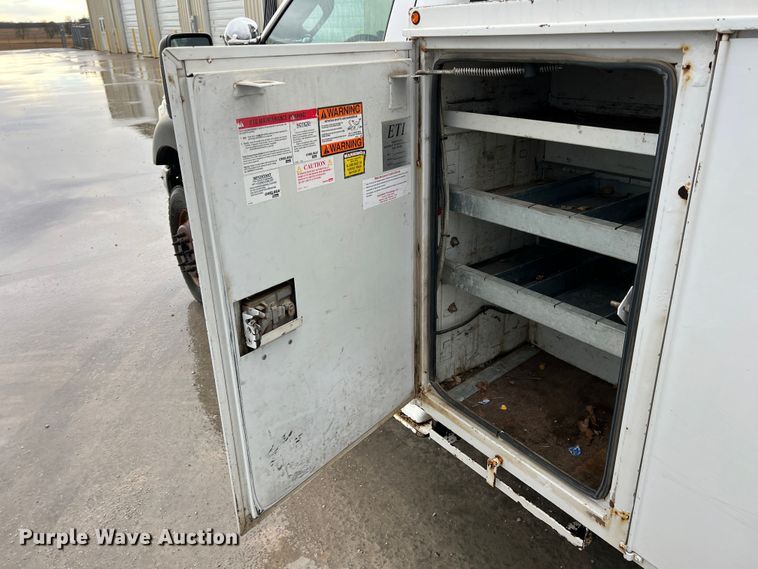 image for item KR9566 2016 Ford F550 Super Duty  bucket truck