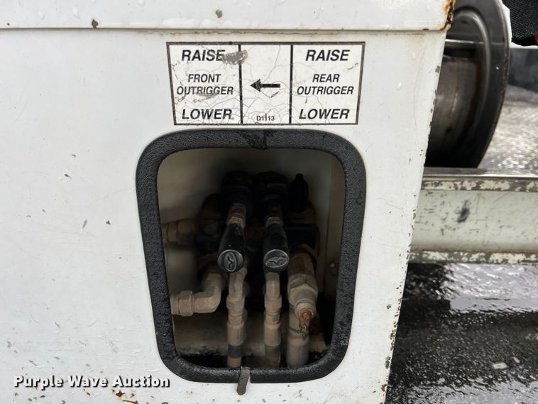 image for item KR9566 2016 Ford F550 Super Duty  bucket truck