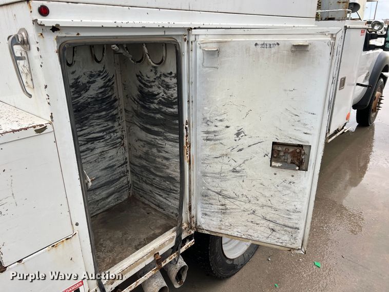 image for item KR9566 2016 Ford F550 Super Duty  bucket truck