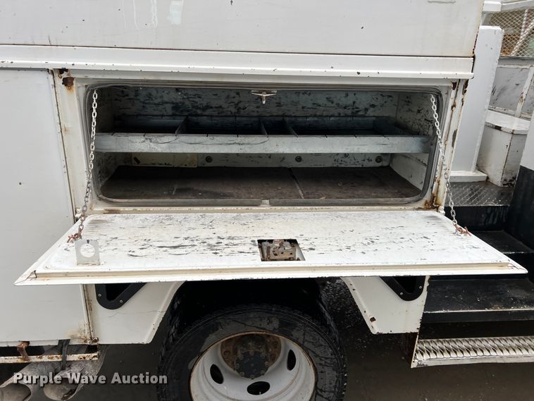 image for item KR9566 2016 Ford F550 Super Duty  bucket truck