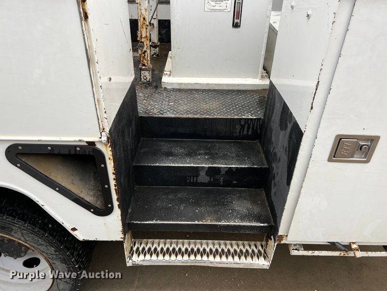 image for item KR9566 2016 Ford F550 Super Duty  bucket truck