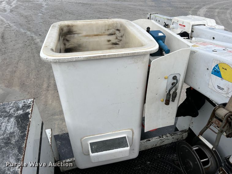 image for item KR9566 2016 Ford F550 Super Duty  bucket truck