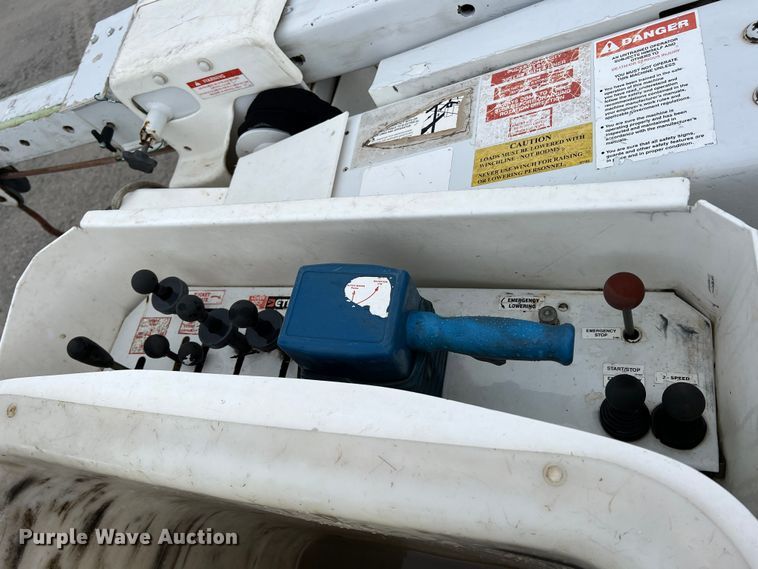 image for item KR9566 2016 Ford F550 Super Duty  bucket truck