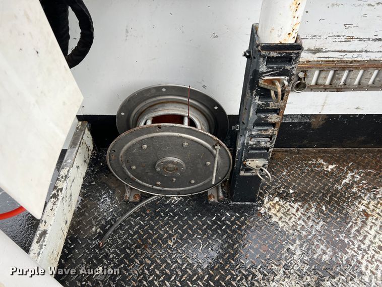 image for item KR9566 2016 Ford F550 Super Duty  bucket truck