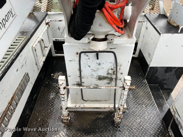 image for item KR9566 2016 Ford F550 Super Duty  bucket truck