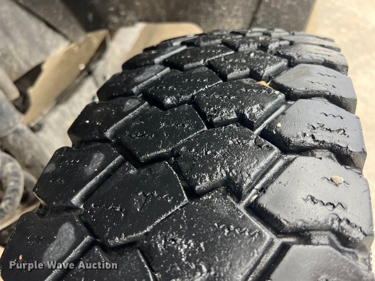 image for item KR9566 2016 Ford F550 Super Duty  bucket truck