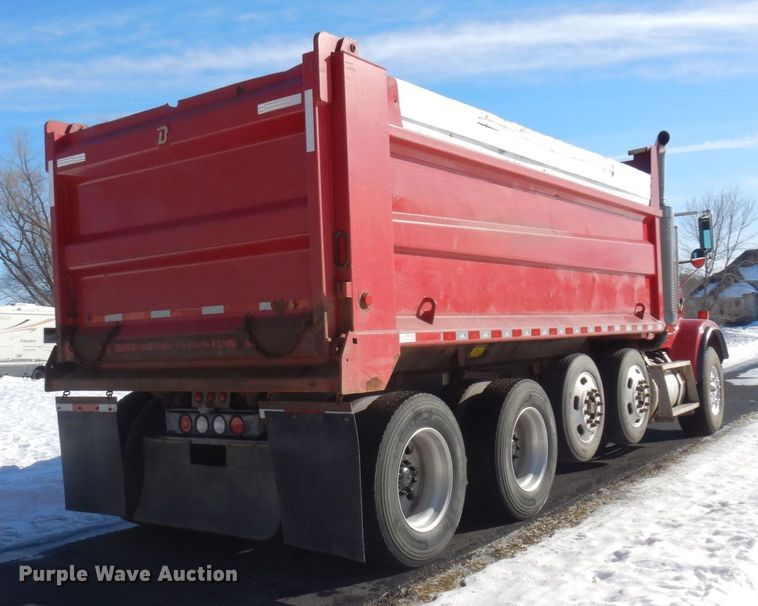 image for item KU9764 1997 Freightliner FL112SD  dump truck