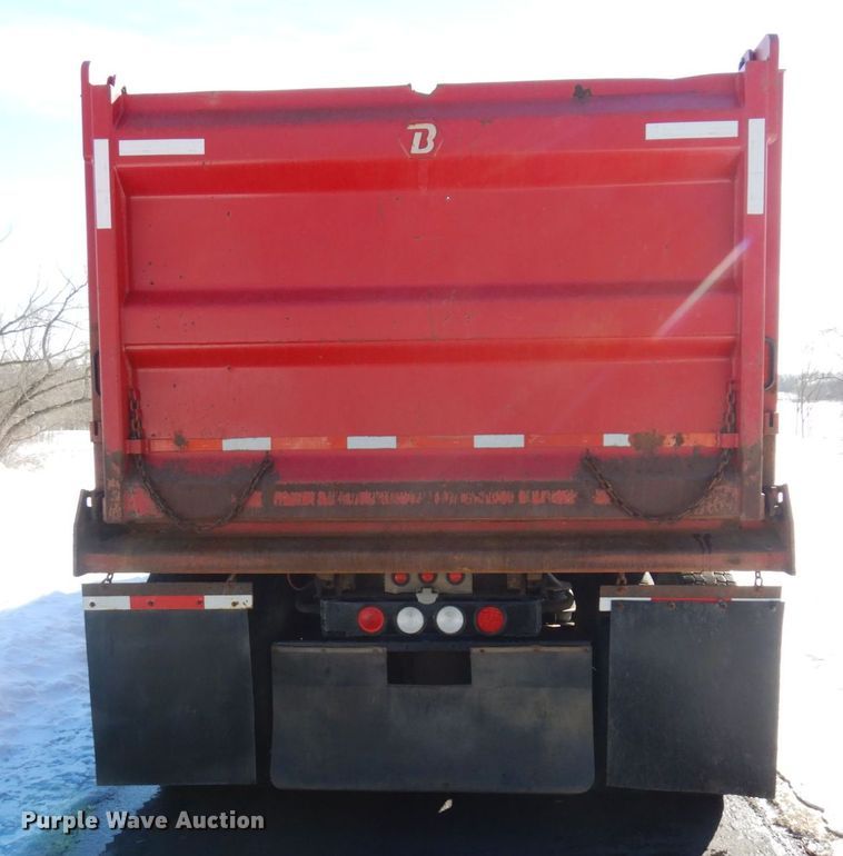 image for item KU9764 1997 Freightliner FL112SD  dump truck