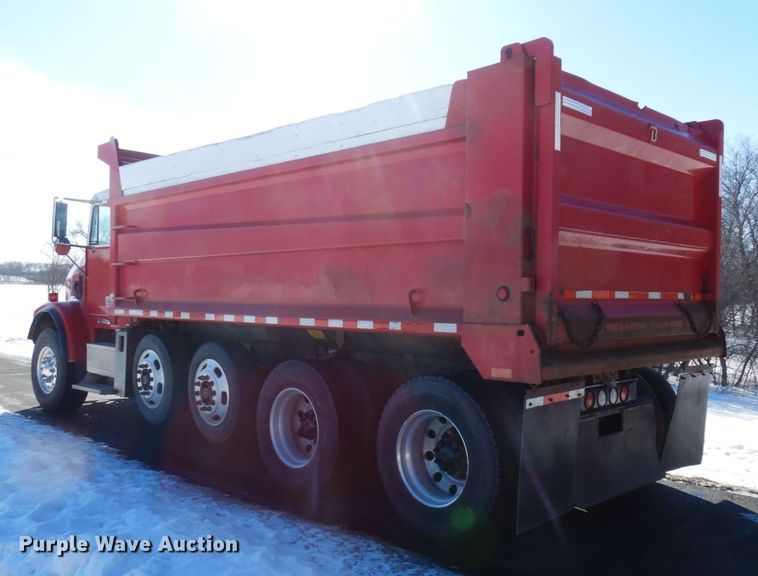 image for item KU9764 1997 Freightliner FL112SD  dump truck