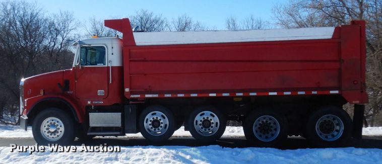 image for item KU9764 1997 Freightliner FL112SD  dump truck