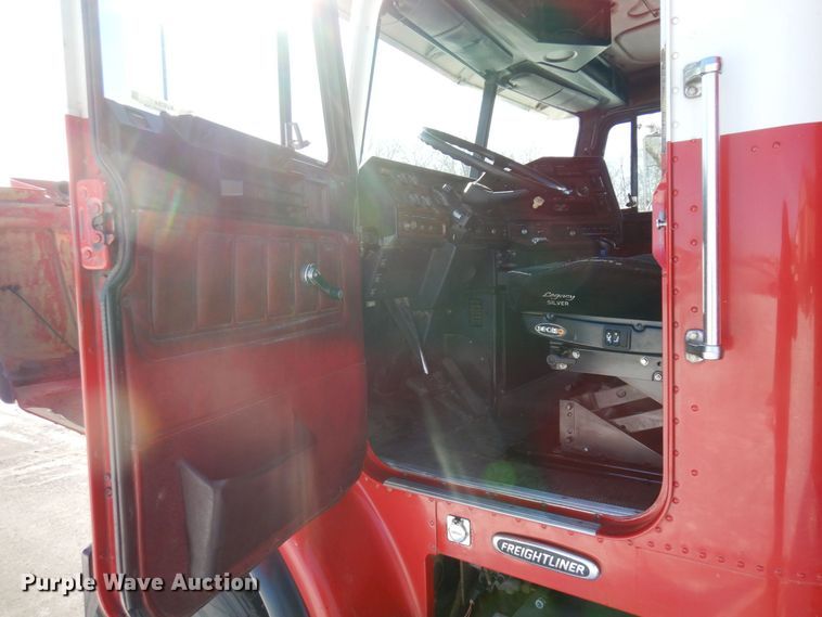 image for item KU9764 1997 Freightliner FL112SD  dump truck