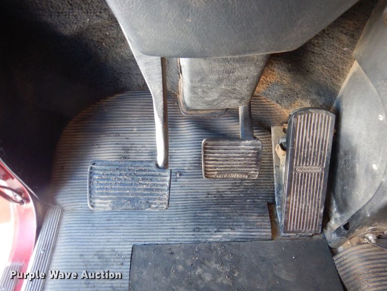 image for item KU9764 1997 Freightliner FL112SD  dump truck