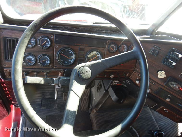 image for item KU9764 1997 Freightliner FL112SD  dump truck