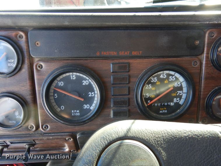 image for item KU9764 1997 Freightliner FL112SD  dump truck