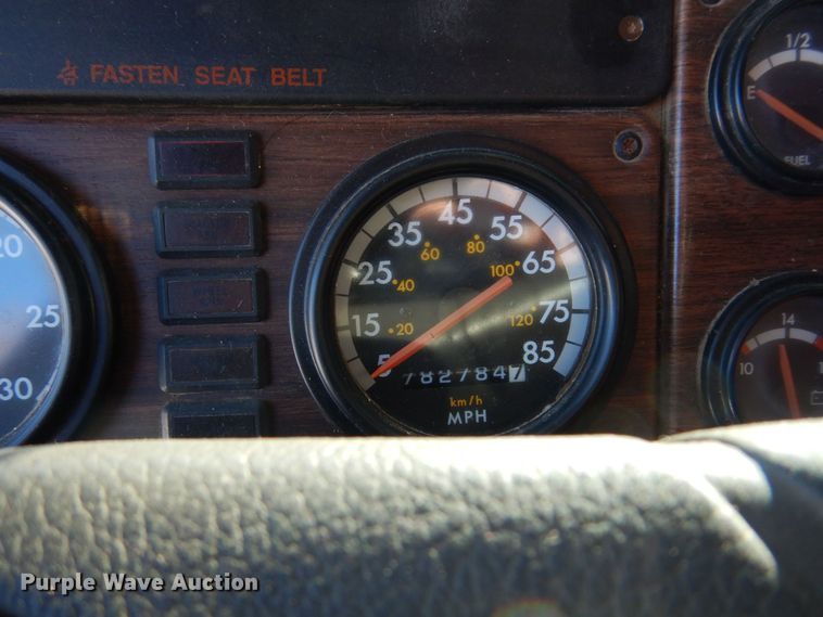 image for item KU9764 1997 Freightliner FL112SD  dump truck