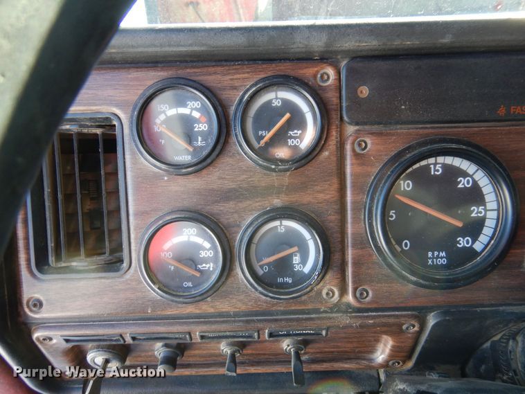 image for item KU9764 1997 Freightliner FL112SD  dump truck