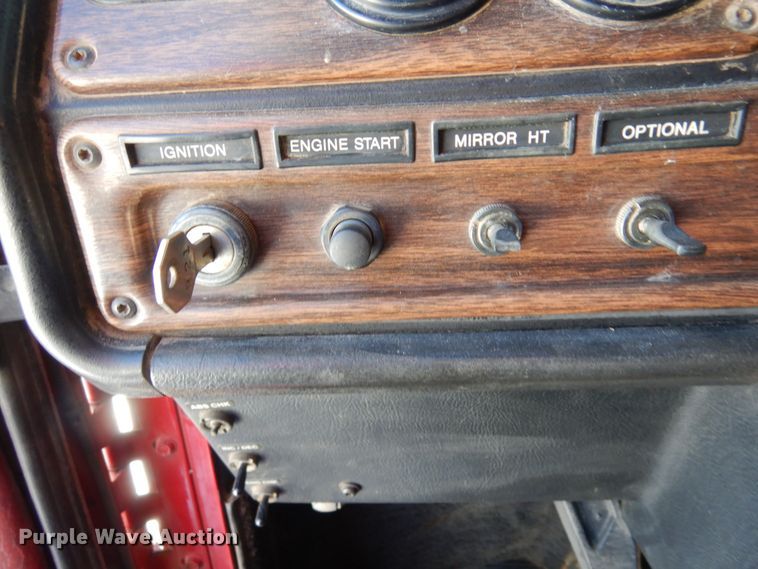 image for item KU9764 1997 Freightliner FL112SD  dump truck