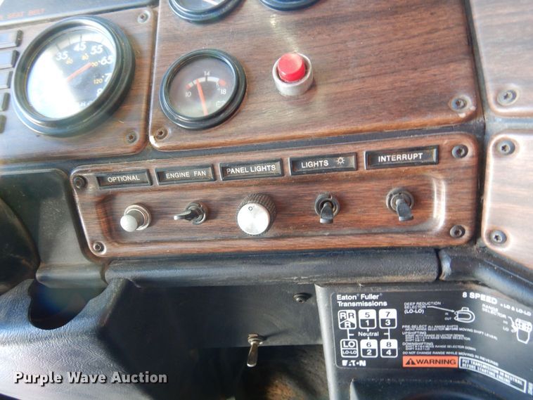 image for item KU9764 1997 Freightliner FL112SD  dump truck