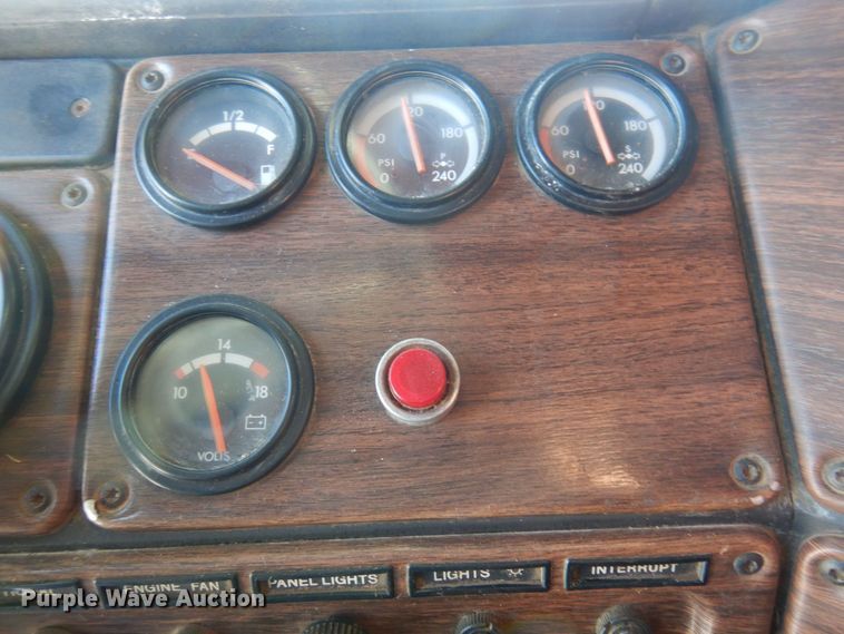 image for item KU9764 1997 Freightliner FL112SD  dump truck