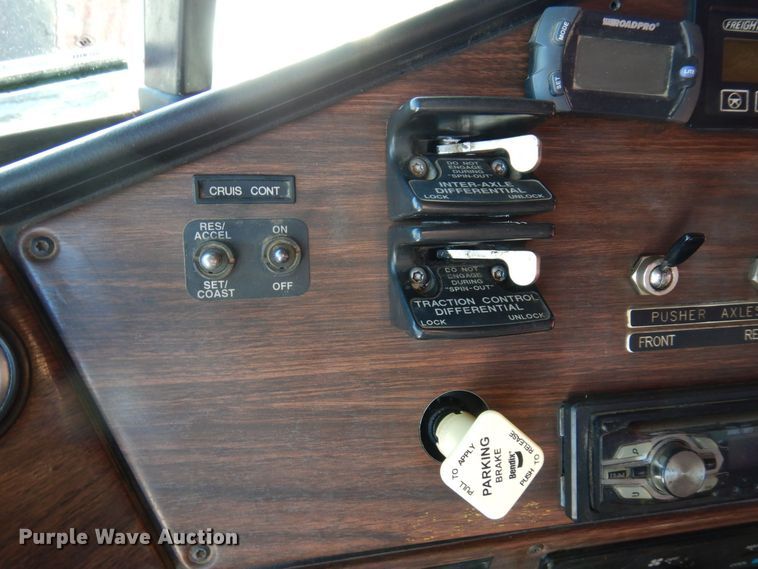 image for item KU9764 1997 Freightliner FL112SD  dump truck