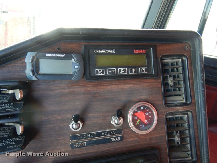 image for item KU9764 1997 Freightliner FL112SD  dump truck