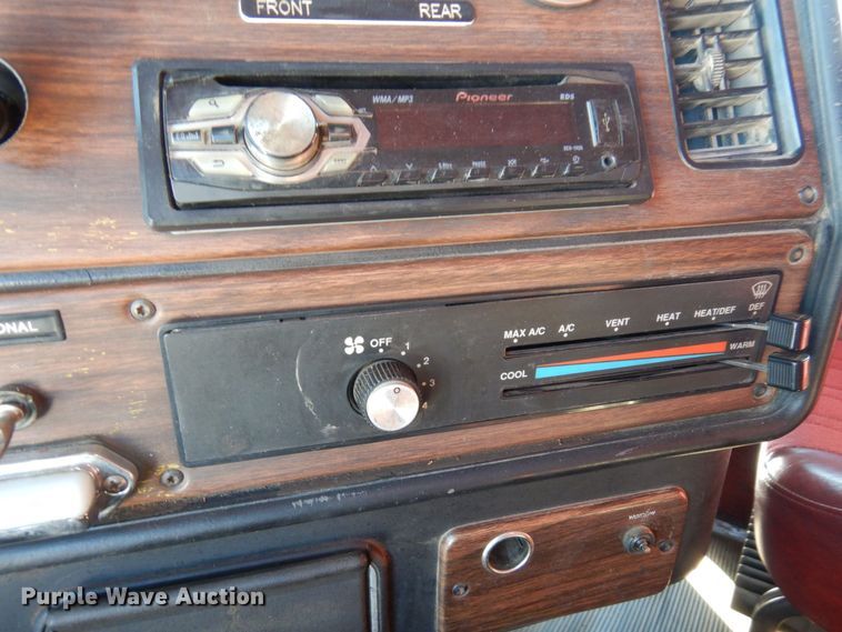 image for item KU9764 1997 Freightliner FL112SD  dump truck