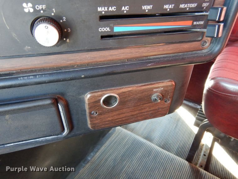 image for item KU9764 1997 Freightliner FL112SD  dump truck