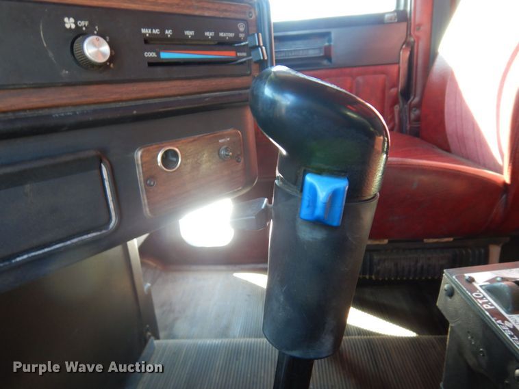 image for item KU9764 1997 Freightliner FL112SD  dump truck