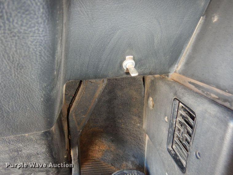 image for item KU9764 1997 Freightliner FL112SD  dump truck