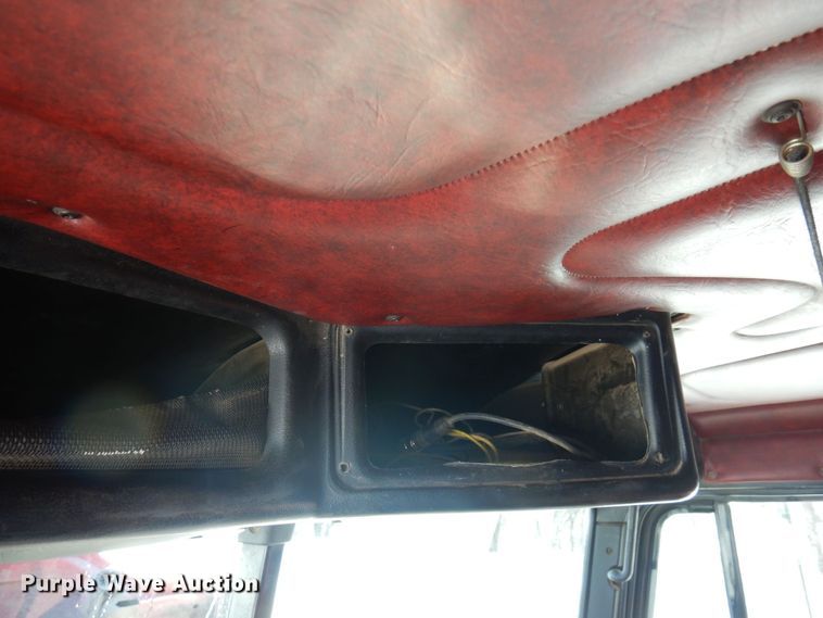 image for item KU9764 1997 Freightliner FL112SD  dump truck