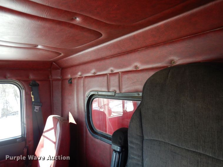 image for item KU9764 1997 Freightliner FL112SD  dump truck