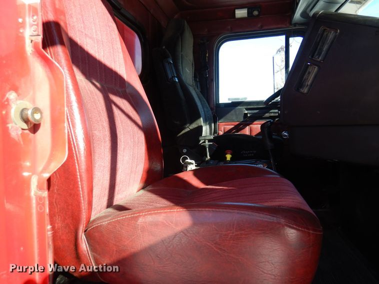 image for item KU9764 1997 Freightliner FL112SD  dump truck