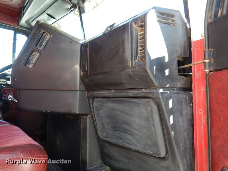 image for item KU9764 1997 Freightliner FL112SD  dump truck