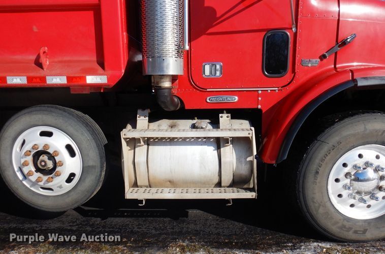 image for item KU9764 1997 Freightliner FL112SD  dump truck