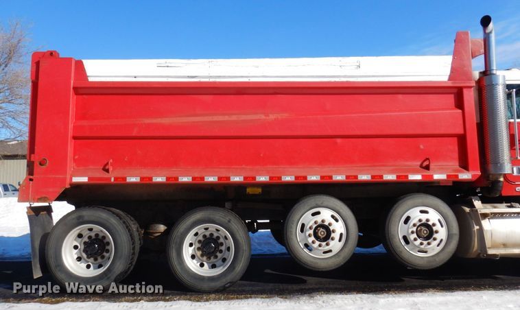 image for item KU9764 1997 Freightliner FL112SD  dump truck