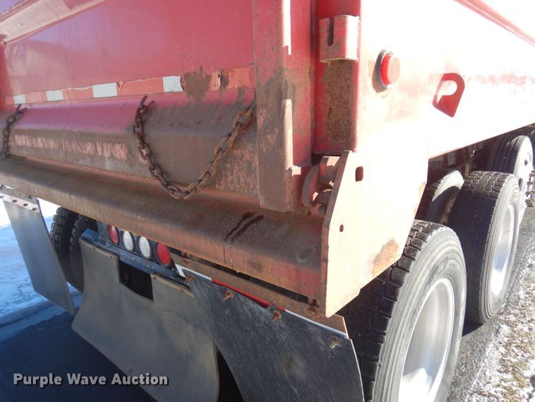 image for item KU9764 1997 Freightliner FL112SD  dump truck