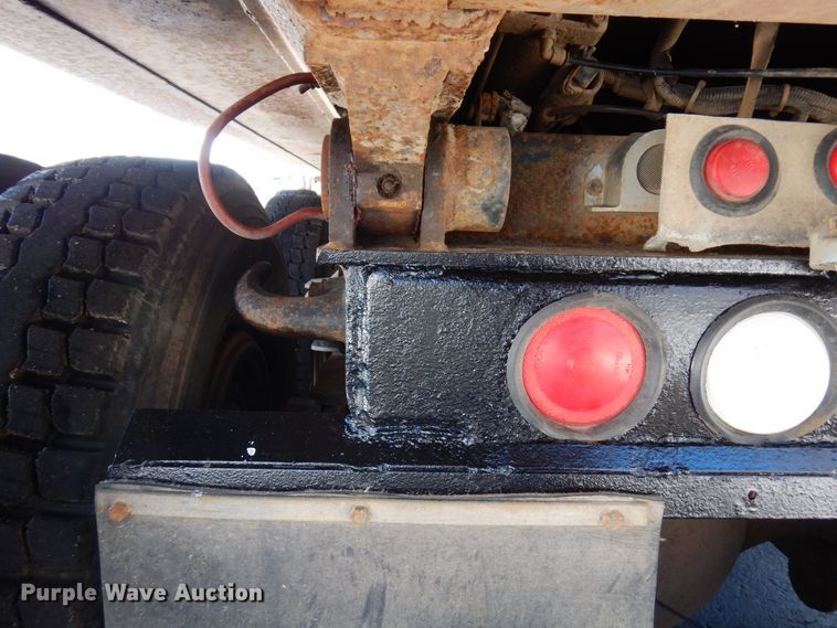 image for item KU9764 1997 Freightliner FL112SD  dump truck