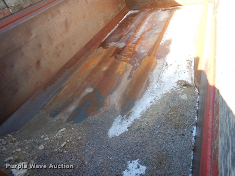 image for item KU9764 1997 Freightliner FL112SD  dump truck