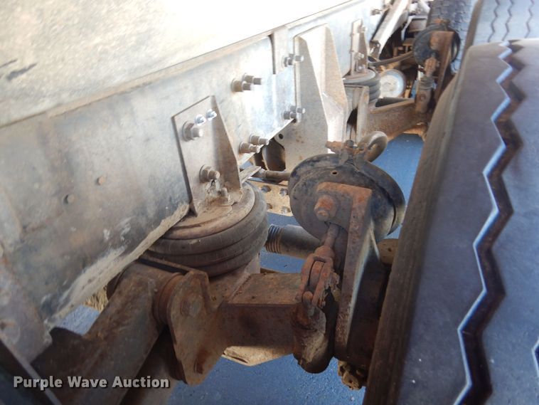 image for item KU9764 1997 Freightliner FL112SD  dump truck