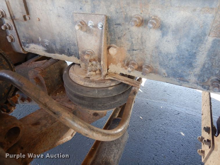 image for item KU9764 1997 Freightliner FL112SD  dump truck