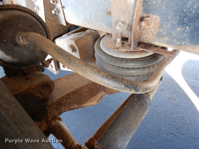 image for item KU9764 1997 Freightliner FL112SD  dump truck