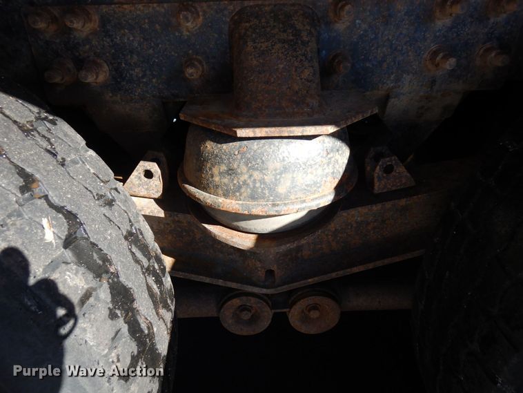 image for item KU9764 1997 Freightliner FL112SD  dump truck