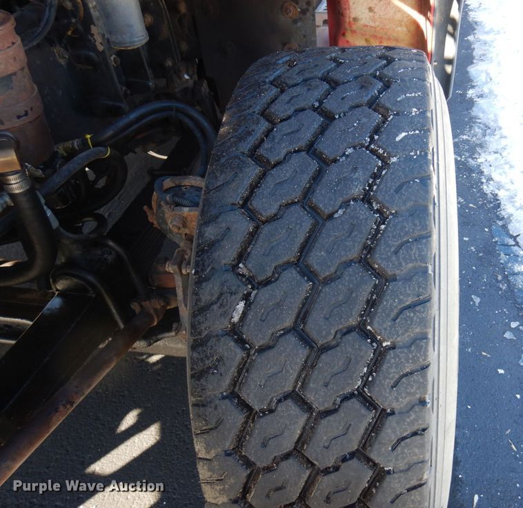 image for item KU9764 1997 Freightliner FL112SD  dump truck