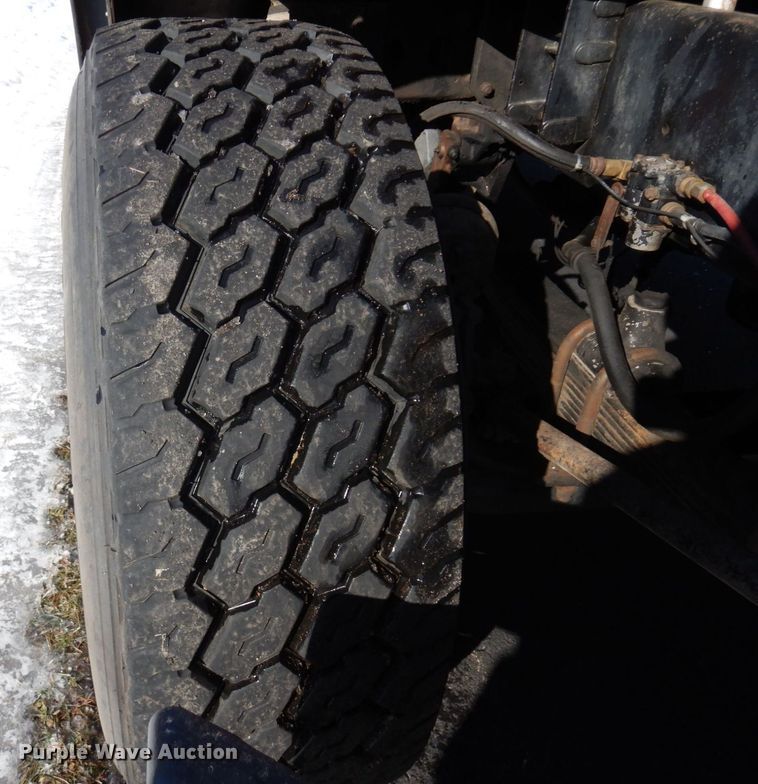 image for item KU9764 1997 Freightliner FL112SD  dump truck