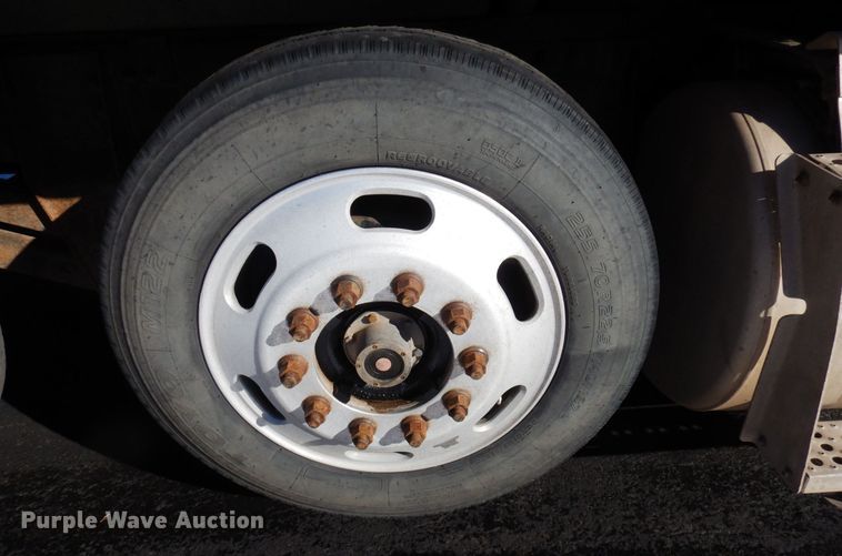 image for item KU9764 1997 Freightliner FL112SD  dump truck