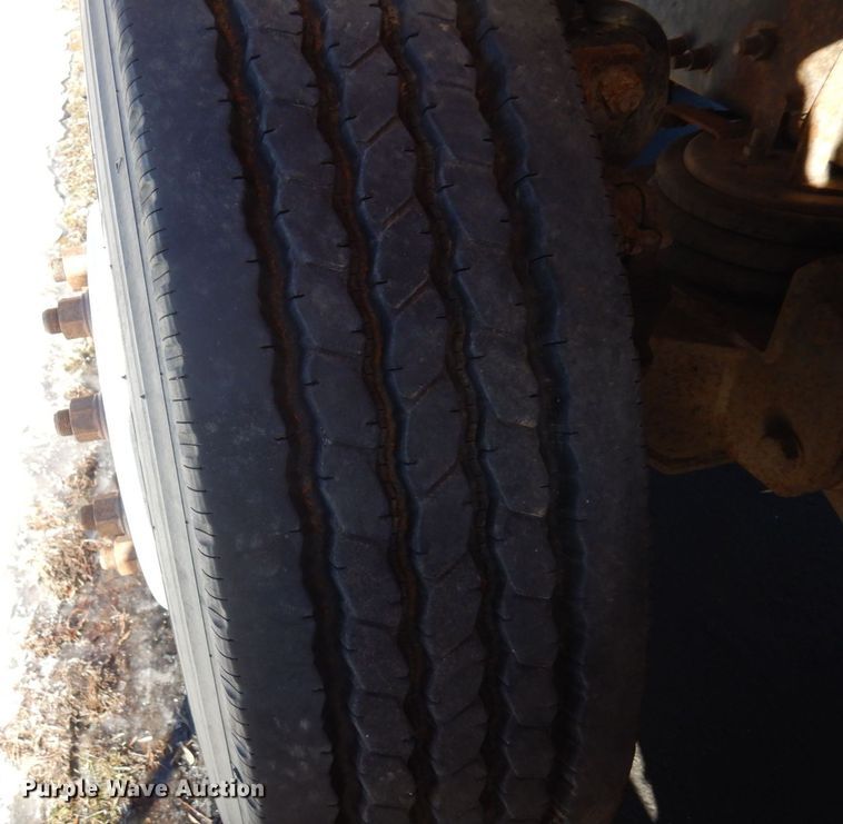 image for item KU9764 1997 Freightliner FL112SD  dump truck